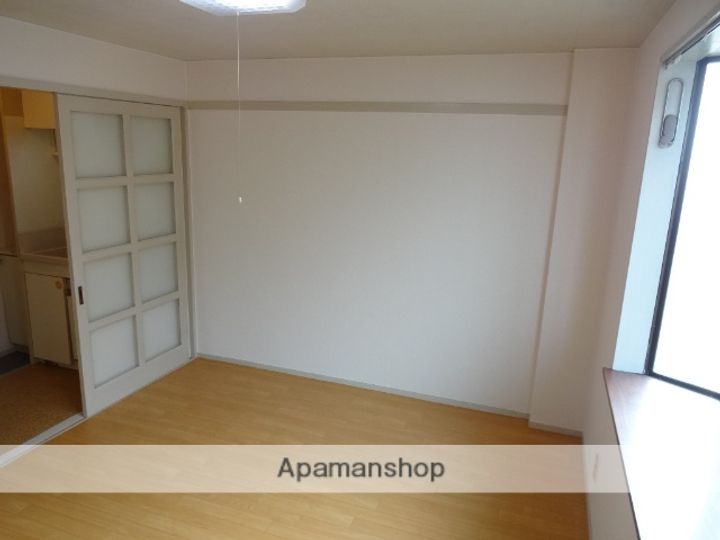 ロイヤル俊徳Ⅱ112の居間