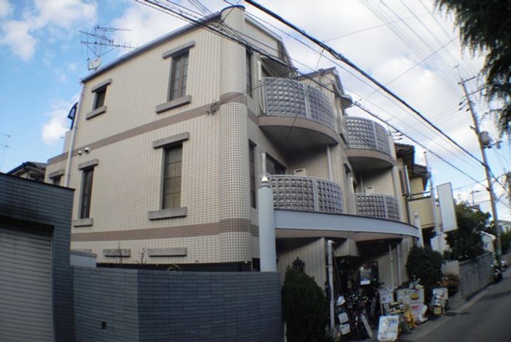 兵庫県西宮市神呪町の賃貸マンションの外観