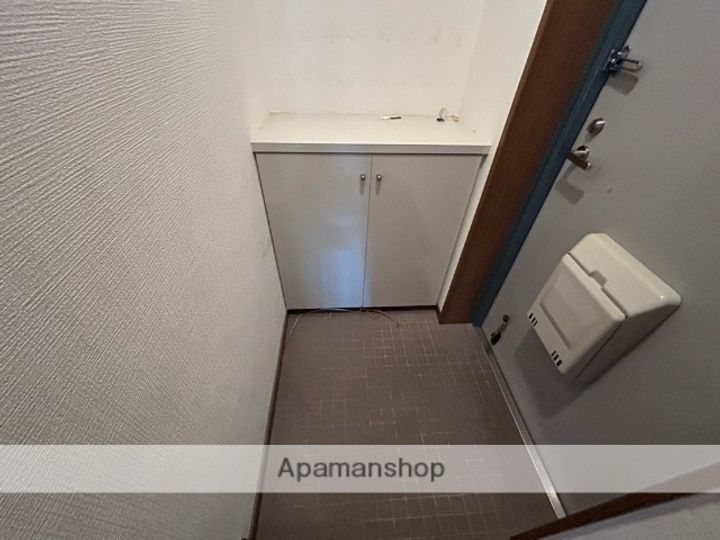 兵庫県西宮市薬師町の賃貸マンションの玄関