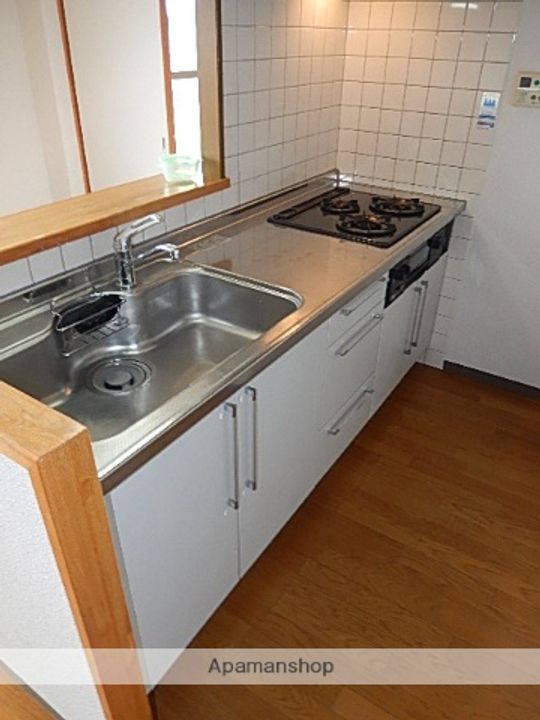 兵庫県西宮市柳本町の賃貸マンションのキッチン