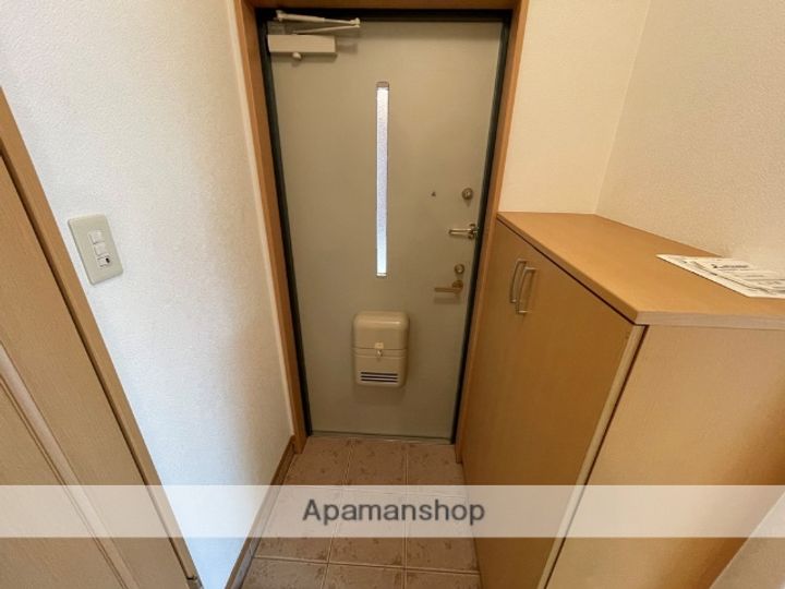 兵庫県西宮市田代町の賃貸マンションの玄関
