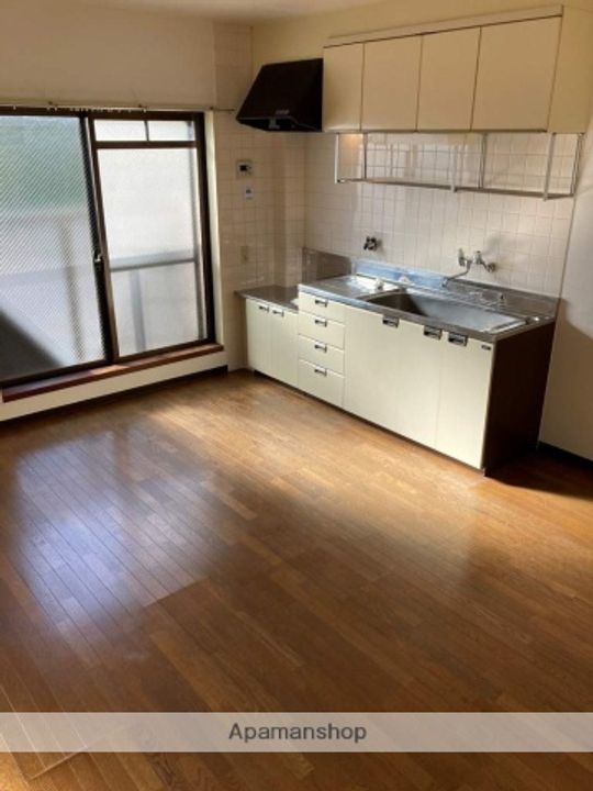 兵庫県西宮市西田町の賃貸マンションの居間