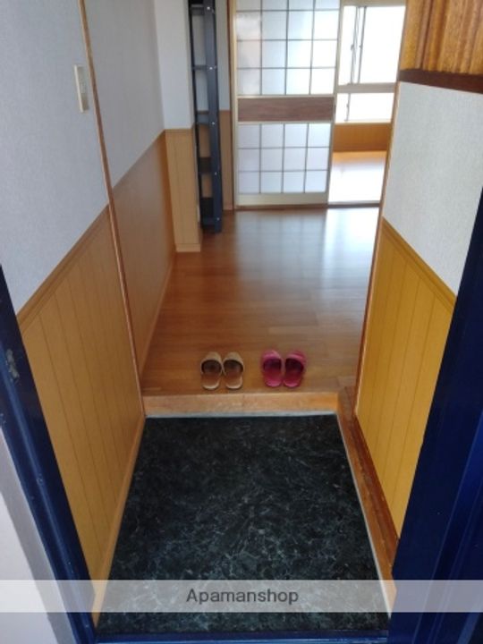 大阪府東大阪市高井田本通2丁目の賃貸マンションの玄関