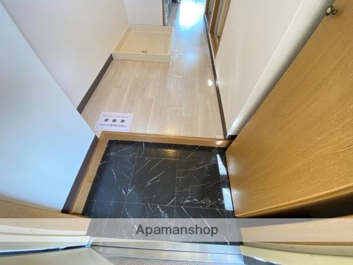 カサベルデ小阪の玄関