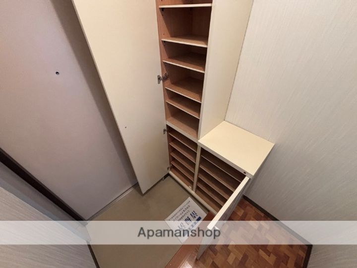 兵庫県西宮市柳本町の賃貸マンションの内装