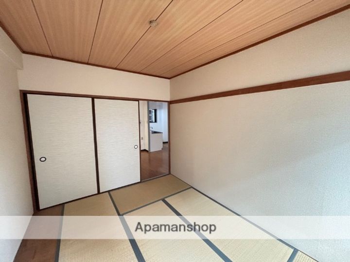 兵庫県西宮市柳本町の賃貸マンションの内装