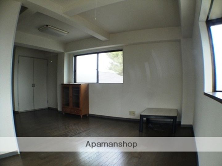 兵庫県西宮市段上町4丁目の賃貸マンションの居間