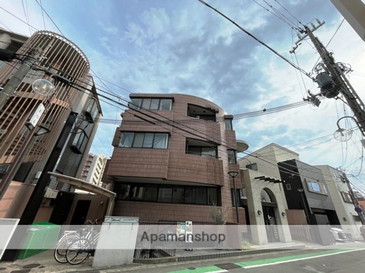 ドール甲子園301の外観