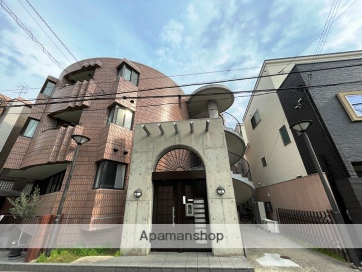 ドール甲子園301の外観