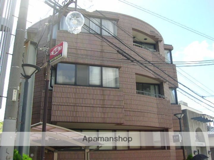 ドール甲子園301の外観