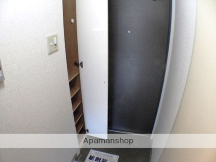 兵庫県西宮市平木町の賃貸マンションの玄関