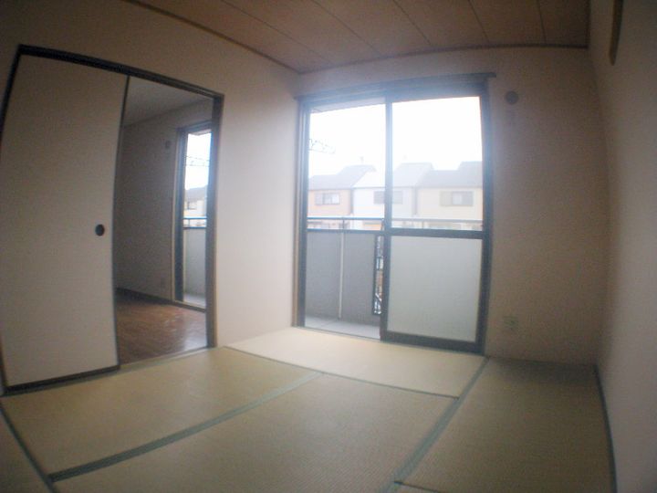 兵庫県西宮市上之町の賃貸アパートの居間