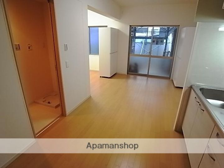 バロンガーデン武庫之荘305の居間