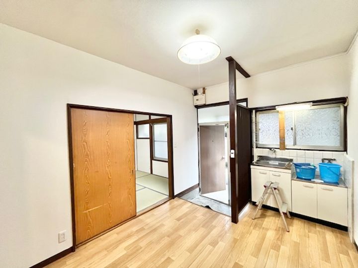 西中コーポ西102の内装