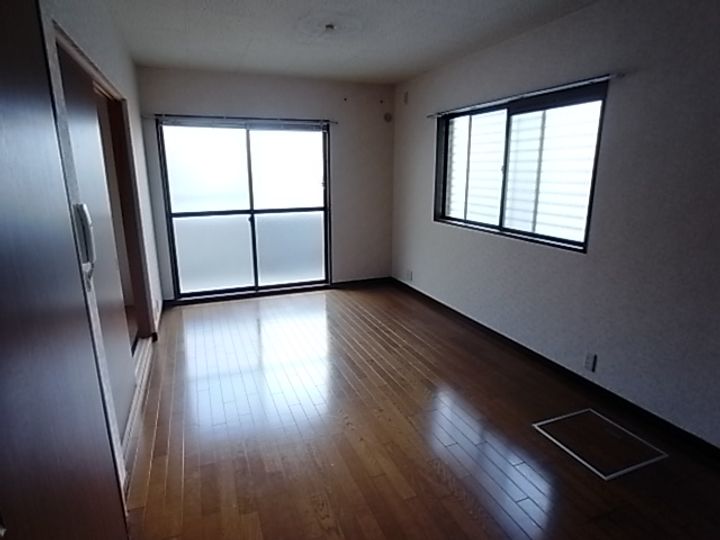 ヘリテージ立花102の居間