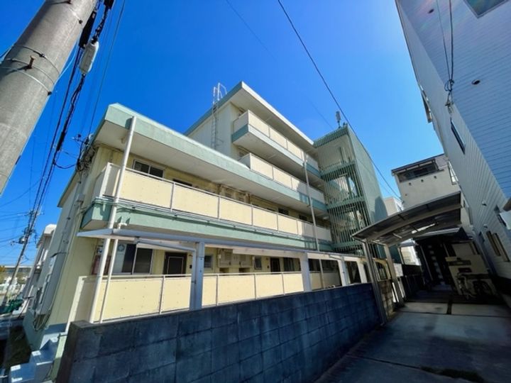 岡治マンション203の外観