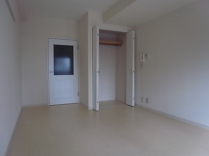 プレセアンス立花701の居間