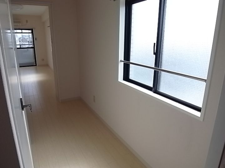 プレセアンス立花701の居間