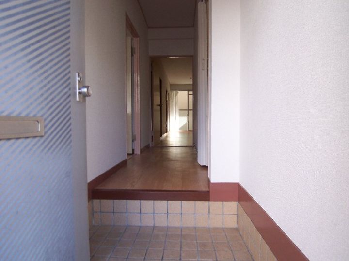 第3カシノハイツ204の玄関