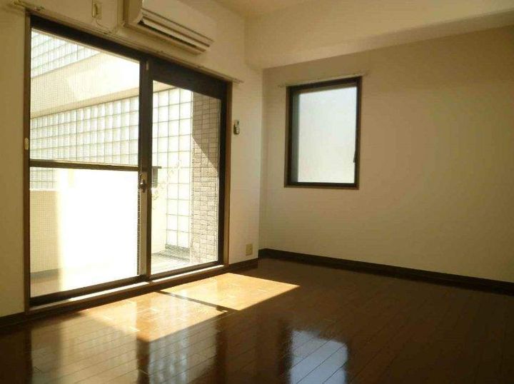 グランシャリオ南塚口406の居間