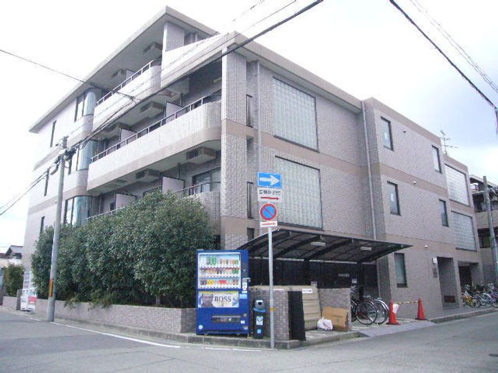 グランシャリオ南塚口406の外観