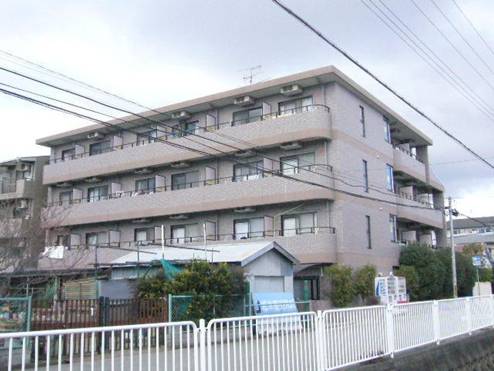 グランシャリオ南塚口406の外観