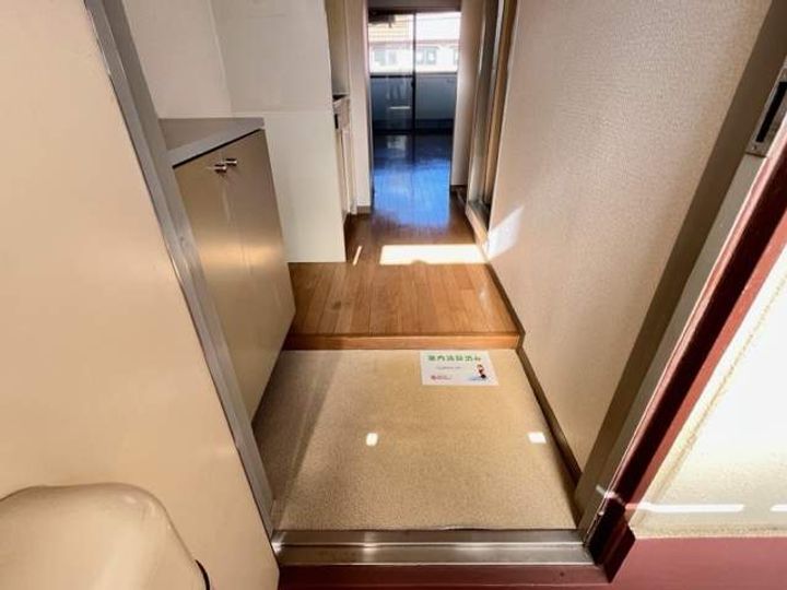 荻野マンションの玄関