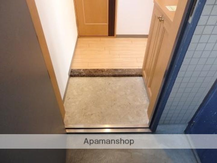 ヴァンドーム武庫之荘205の玄関