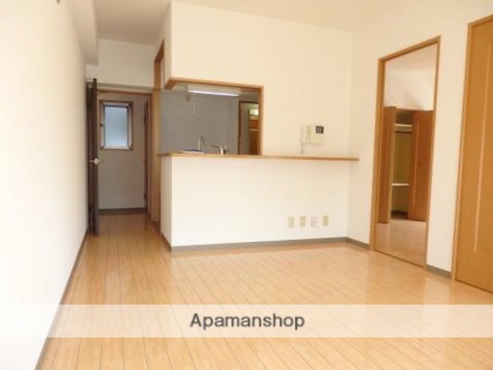 ヴァンドーム武庫之荘205の居間