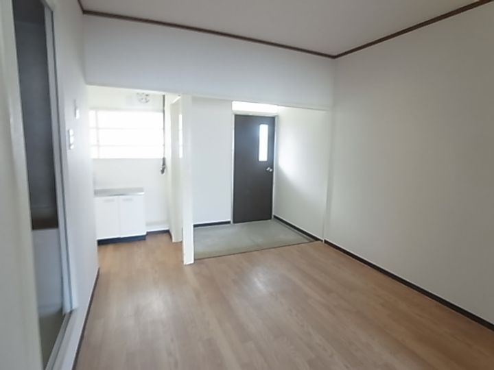 KCMS立花205の玄関