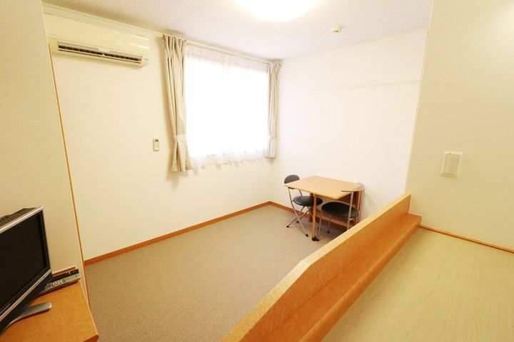 レオパレスLAHAINA204の居間