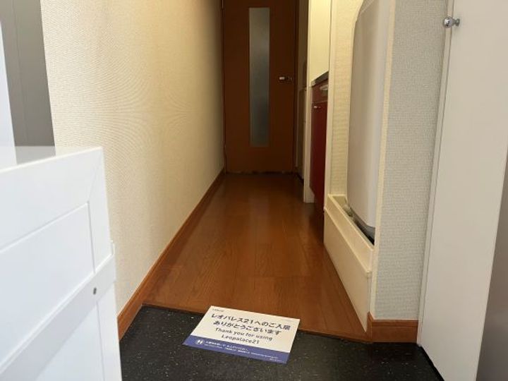 レオパレス北野坂の玄関