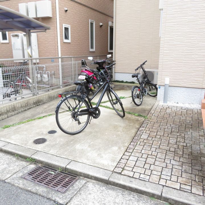 アバンセマヤの周辺