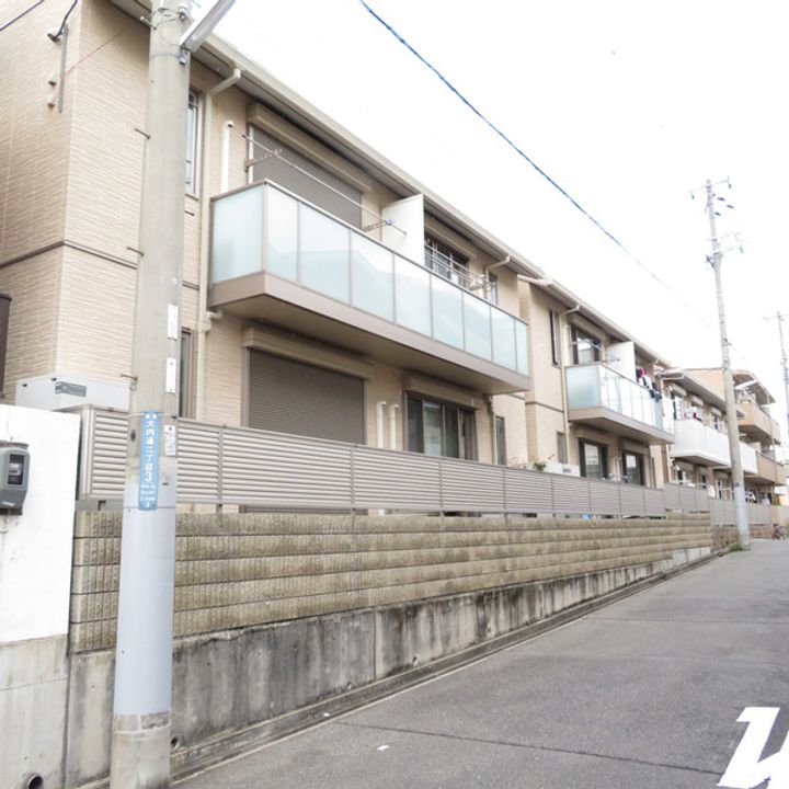 アバンセマヤの周辺