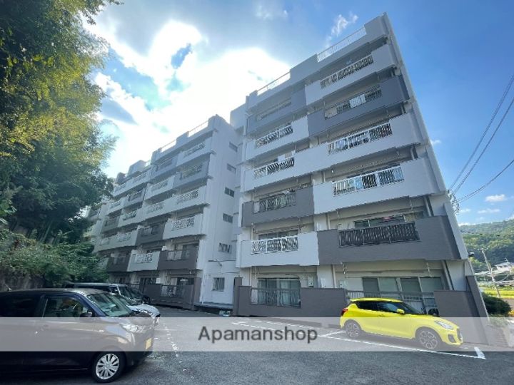 花山グリーンハイツの外観