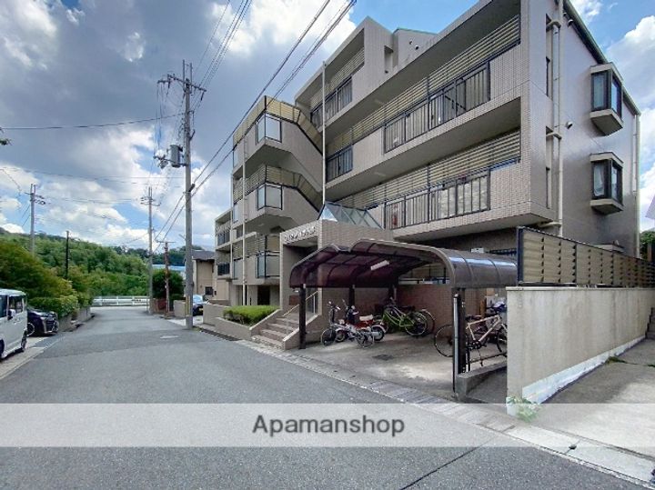 ロイヤルハイツ有野の外観