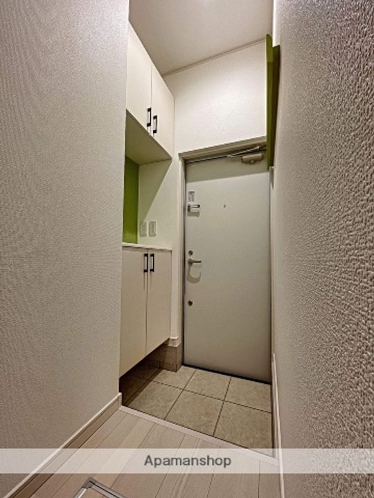 ビオ八多町の玄関