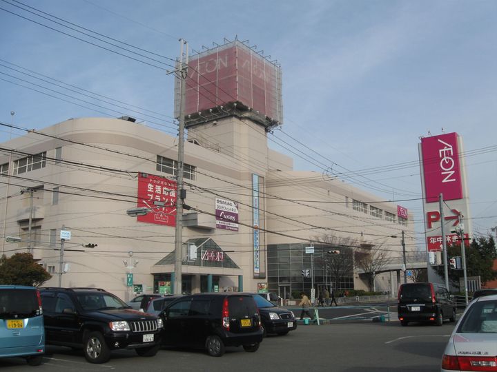 シャルマンの周辺
