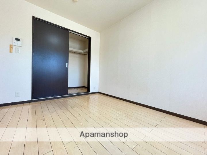 FLAT福井C棟103の居間