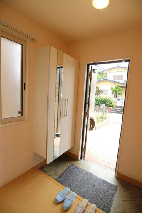 兵庫県三木市緑が丘町東1丁目(一戸建)の賃貸物件戸建ての玄関