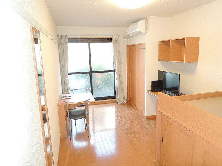レオパレスディアコート姫路212の居間