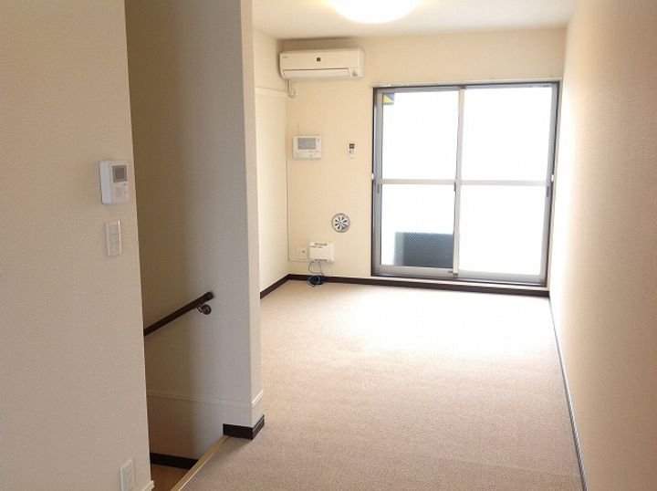 レオネクスト高芝102の居間