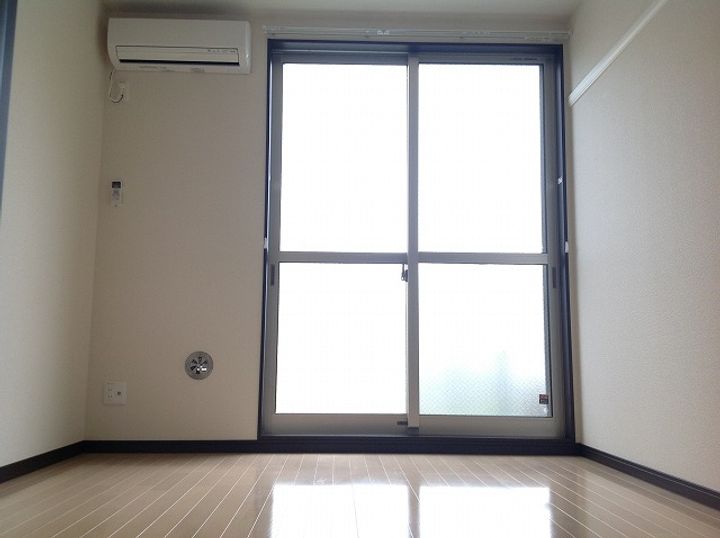 レオネクスト高芝102の居間