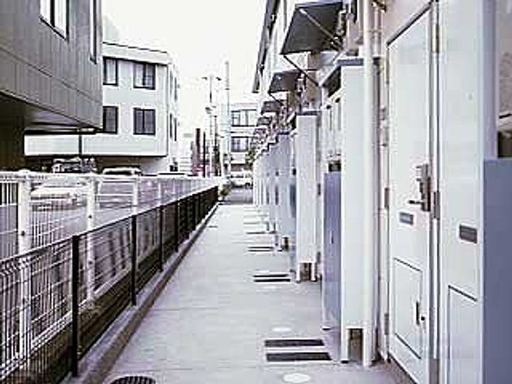 レオパレス葉月202の玄関