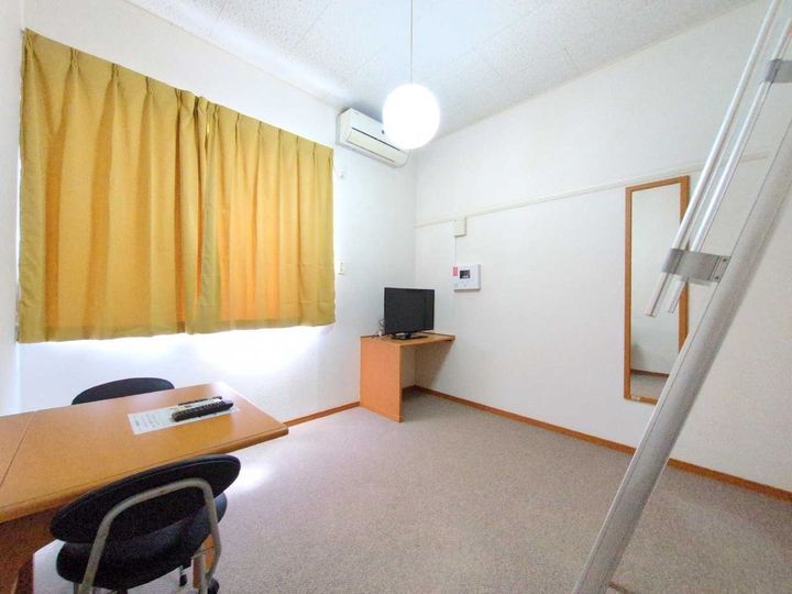 レオパレスYT207の居間
