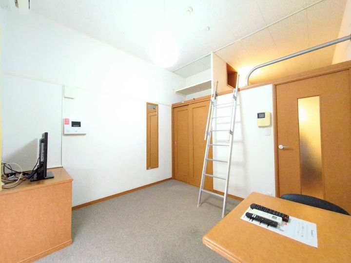 レオパレスYT207の居間