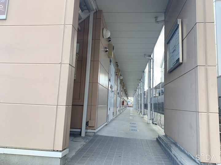 レオパレスNaturally208の玄関