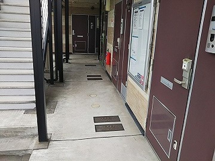 レオパレスKANBE106の玄関