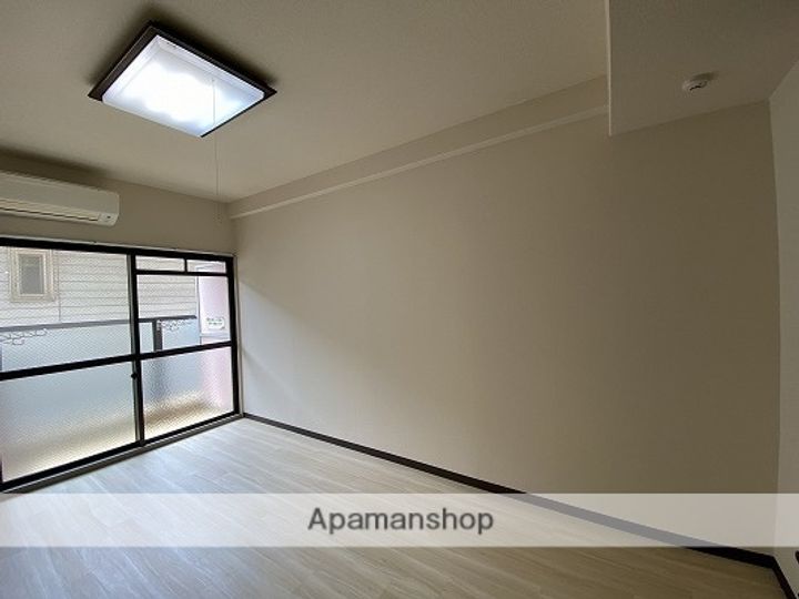 ジュネス野里の居間