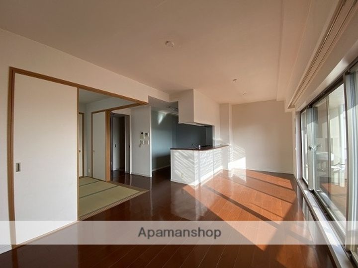 ポレスター三左衛門堀201の居間